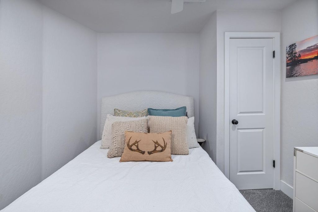 Image 20 of property listing at 39253 Robin, Bass Lake, CA 93604