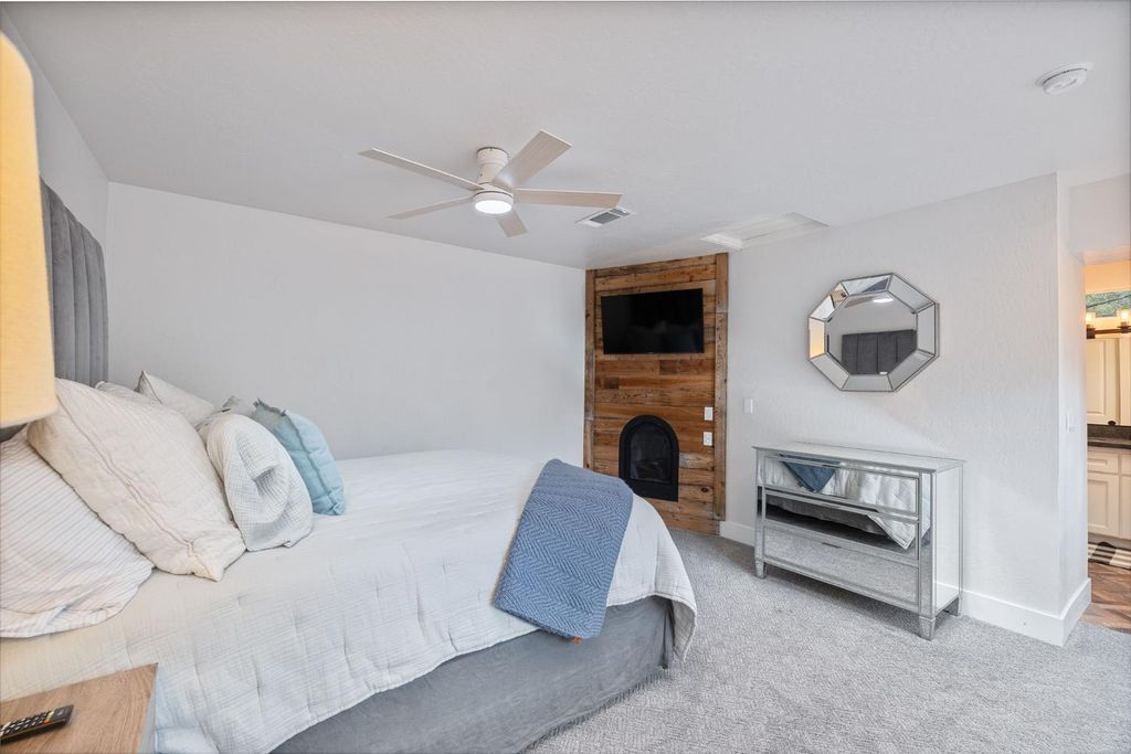 Image 22 of property listing at 39253 Robin, Bass Lake, CA 93604