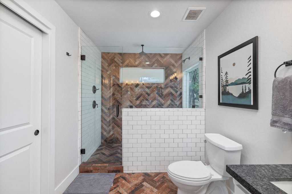 Image 27 of property listing at 39253 Robin, Bass Lake, CA 93604