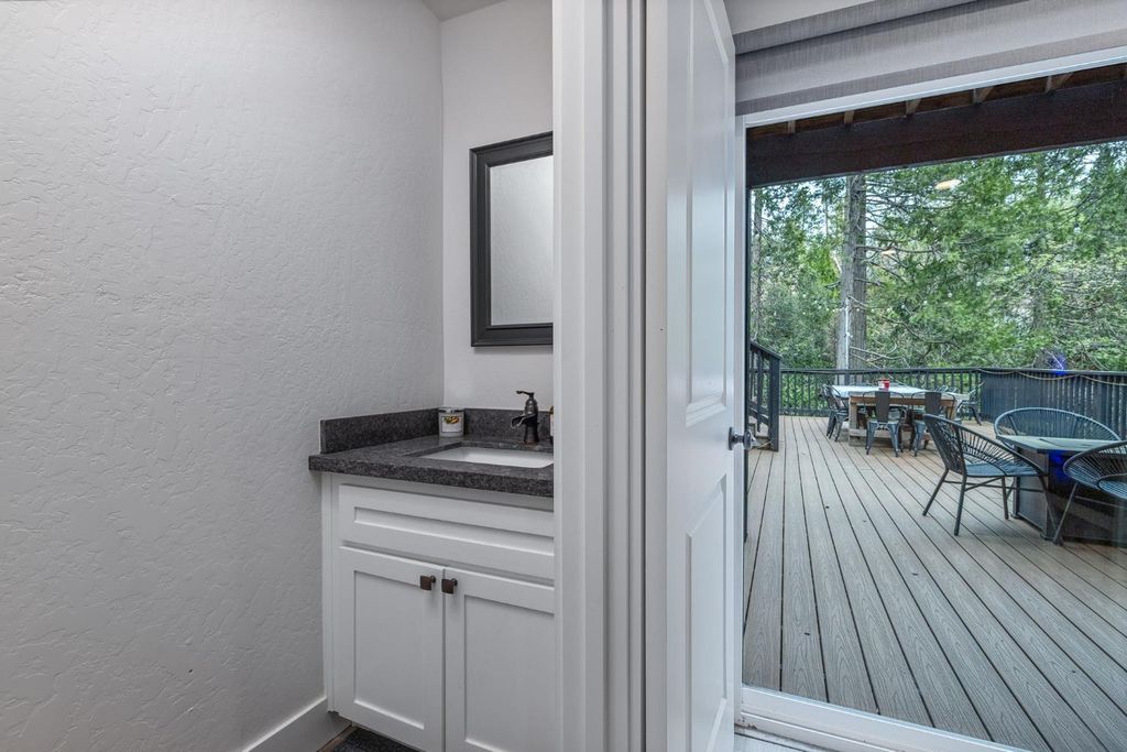 Image 39 of property listing at 39253 Robin, Bass Lake, CA 93604