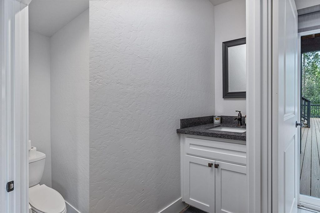 Image 40 of property listing at 39253 Robin, Bass Lake, CA 93604