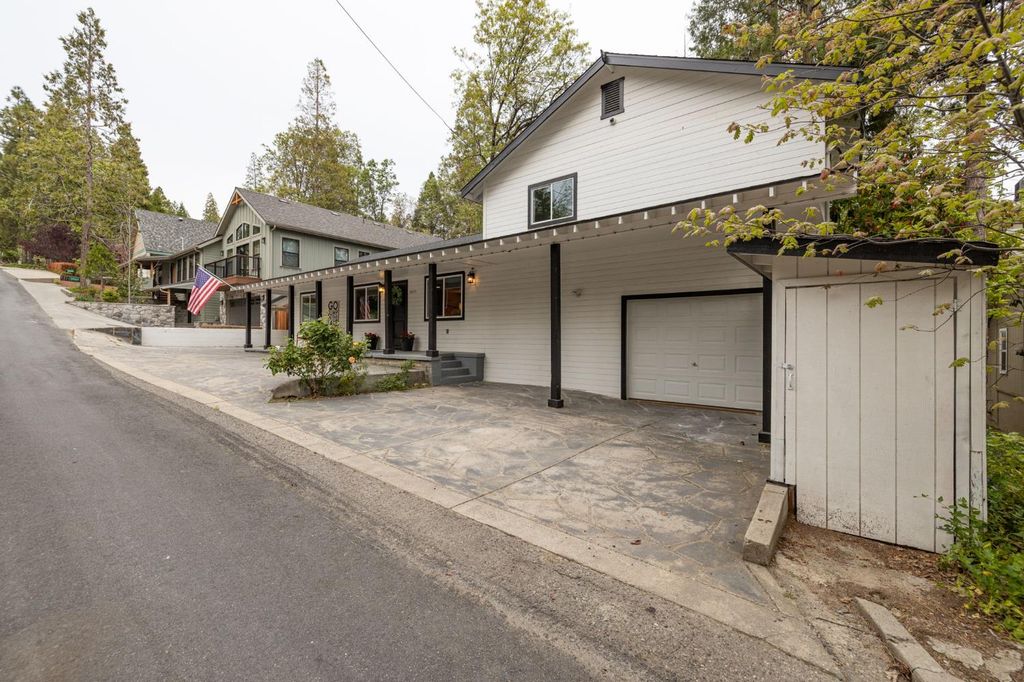 Image 53 of property listing at 39253 Robin, Bass Lake, CA 93604