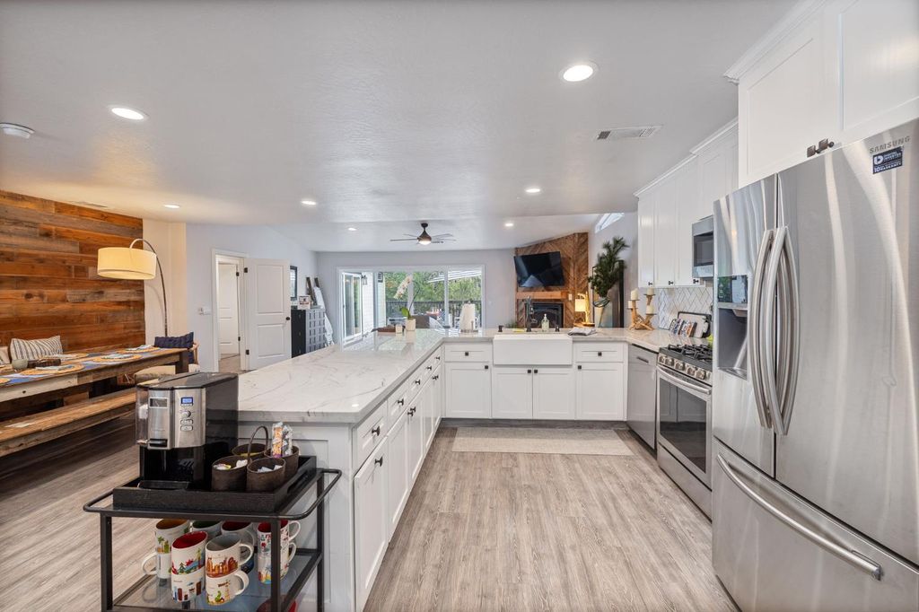 Image 8 of property listing at 39253 Robin, Bass Lake, CA 93604