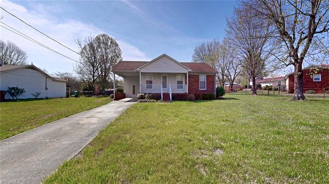 7307 Lansdowne Place, Thomasville, NC 27360