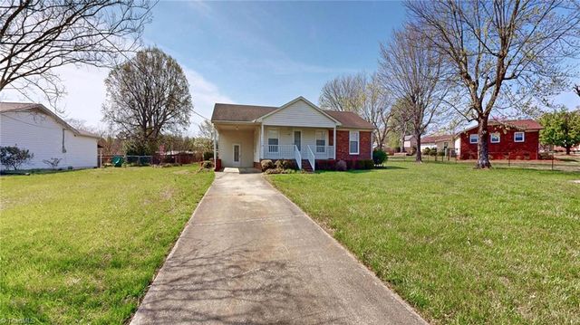 7307 Lansdowne Place, Thomasville, NC 27360