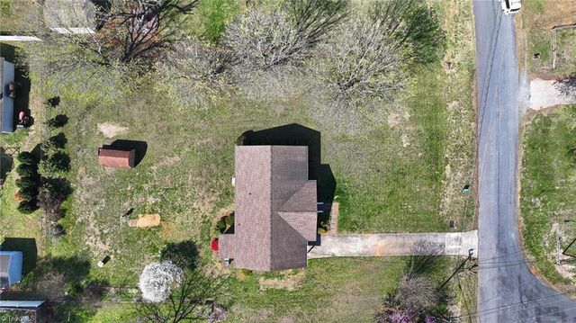 7307 Lansdowne Place, Thomasville, NC 27360