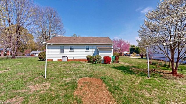 7307 Lansdowne Place, Thomasville, NC 27360