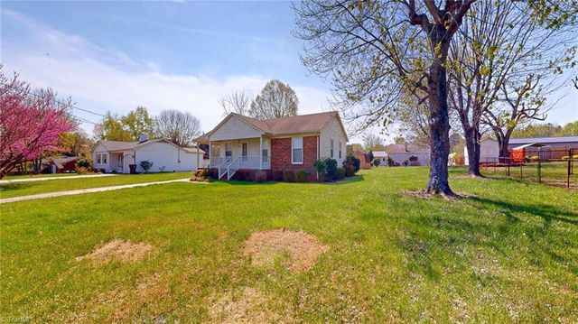 7307 Lansdowne Place, Thomasville, NC 27360