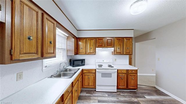 7307 Lansdowne Place, Thomasville, NC 27360