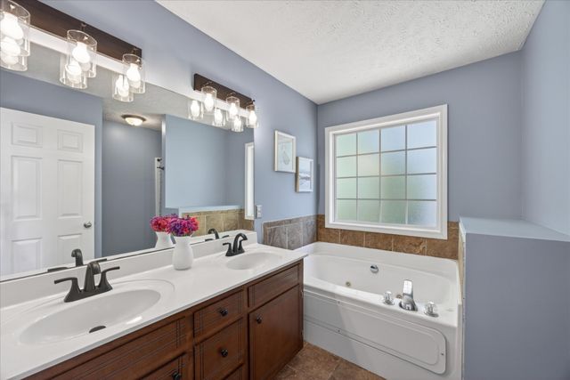 1481 Mutual Dr, Clarksville, TN 37042