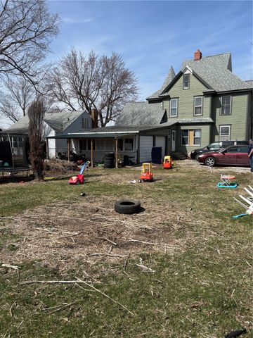 212 East 9th St, Vinton, IA 52349