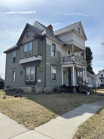 212 East 9th St, Vinton, IA 52349