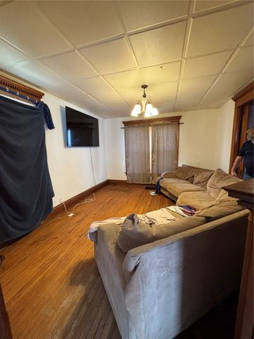 212 East 9th St, Vinton, IA 52349