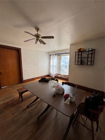 212 East 9th St, Vinton, IA 52349