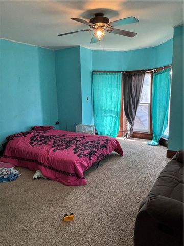 212 East 9th St, Vinton, IA 52349