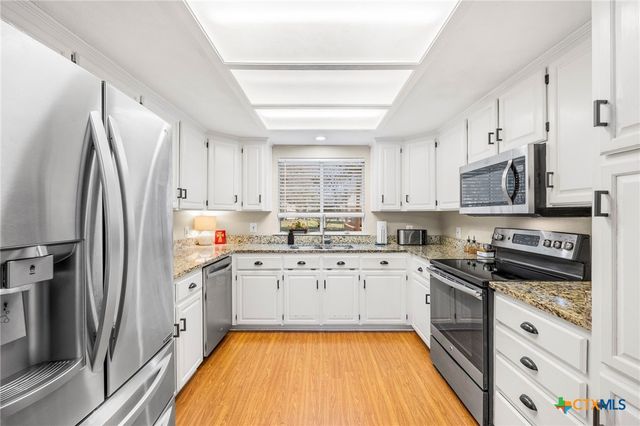 11207 Oak Tree Drive, Salado, TX 76571