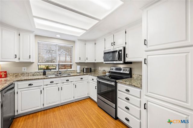 11207 Oak Tree Drive, Salado, TX 76571