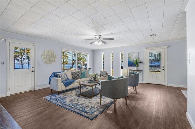 7270 E Panorama Dr, Frankston, TX 75763