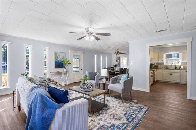 7270 E Panorama Dr, Frankston, TX 75763