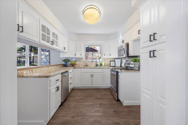 7270 E Panorama Dr, Frankston, TX 75763