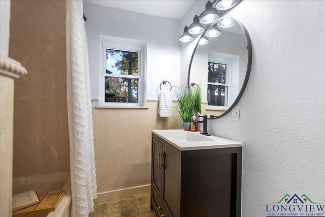 7270 E Panorama Dr, Frankston, TX 75763