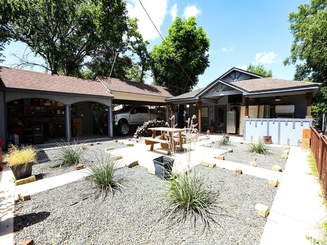 3905 Wayside Avenue, Fort Worth, TX 76110