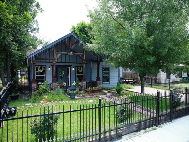 3905 Wayside Avenue, Fort Worth, TX 76110