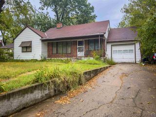 2116 SW Harrison ST, Topeka, KS 66611