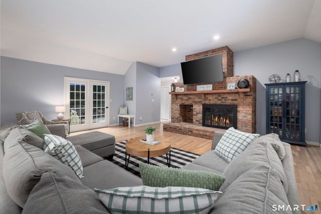11 Cobblers Mill Road, Newtown, CT 06482