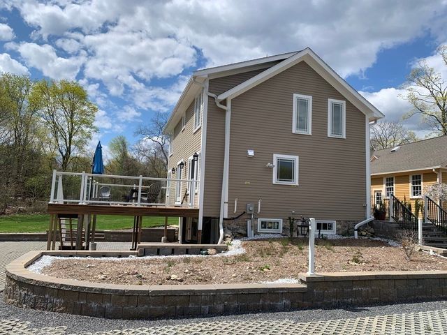 196 South A, Weston, MA 02493