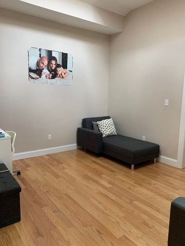 196 South A, Weston, MA 02493