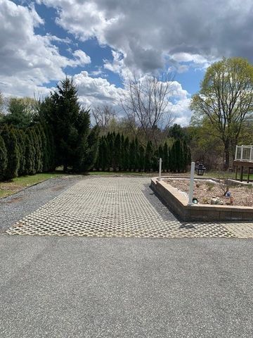 196 South A, Weston, MA 02493