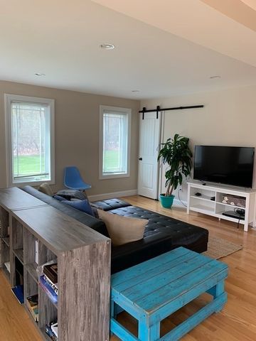 196 South A, Weston, MA 02493