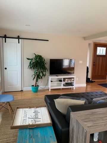 196 South A, Weston, MA 02493