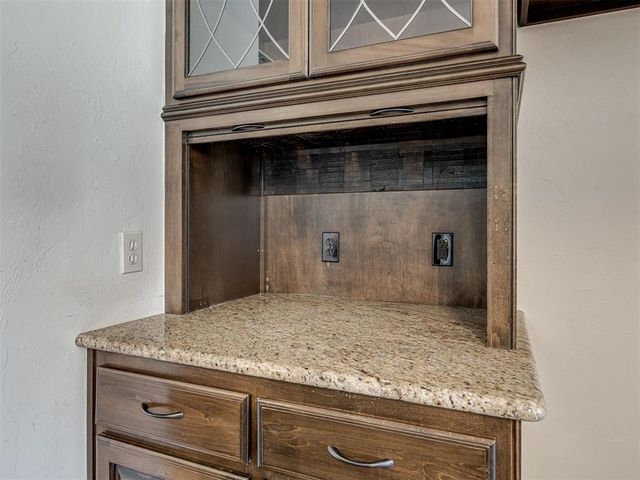 12325 Carriage Way, Oklahoma City, OK 73142