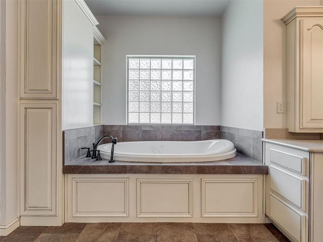 12325 Carriage Way, Oklahoma City, OK 73142