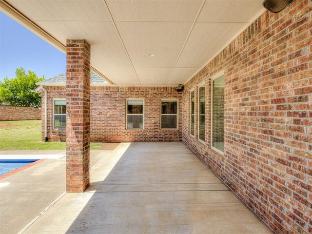 12325 Carriage Way, Oklahoma City, OK 73142