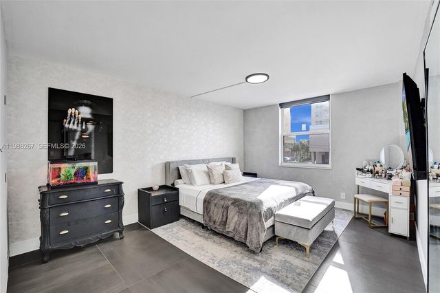 430 Golden Isles Dr 201, Hallandale Beach, FL 33009