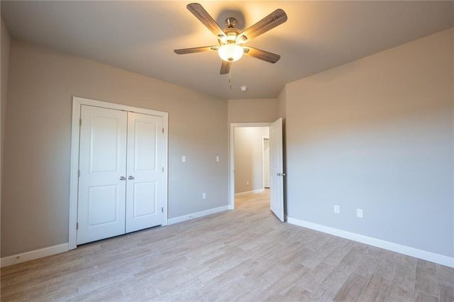 819 Valley Oaks Lane, Centerton, AR 72719
