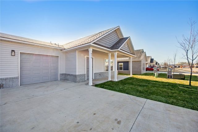 819 Valley Oaks Lane, Centerton, AR 72719