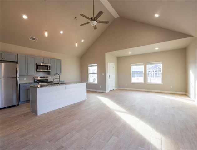 819 Valley Oaks Lane, Centerton, AR 72719
