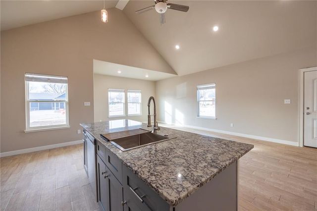 819 Valley Oaks Lane, Centerton, AR 72719
