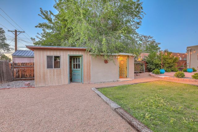 415 Amherst Drive SE, Albuquerque, NM 87106