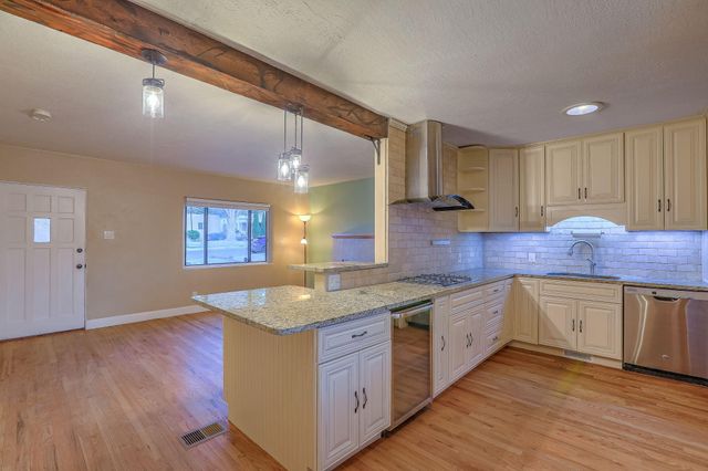 415 Amherst Drive SE, Albuquerque, NM 87106