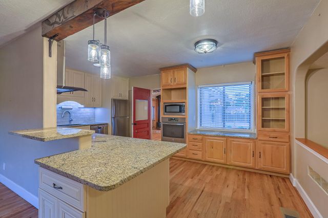 415 Amherst Drive SE, Albuquerque, NM 87106