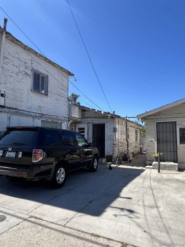 2062-64 Irving St, San Diego, CA 92113