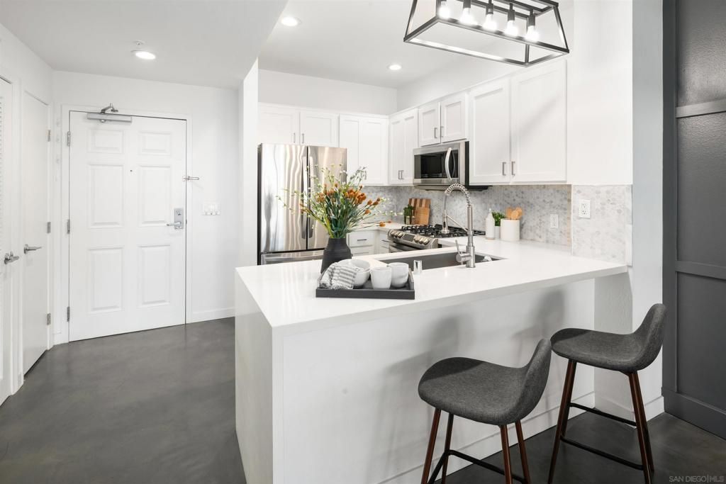 450 J 5151, San Diego, CA 92101 — photo 4