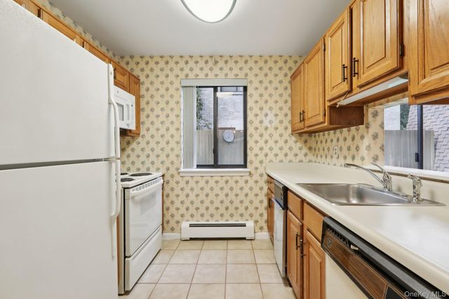 24 Carhart Avenue 210, White Plains, NY 10605