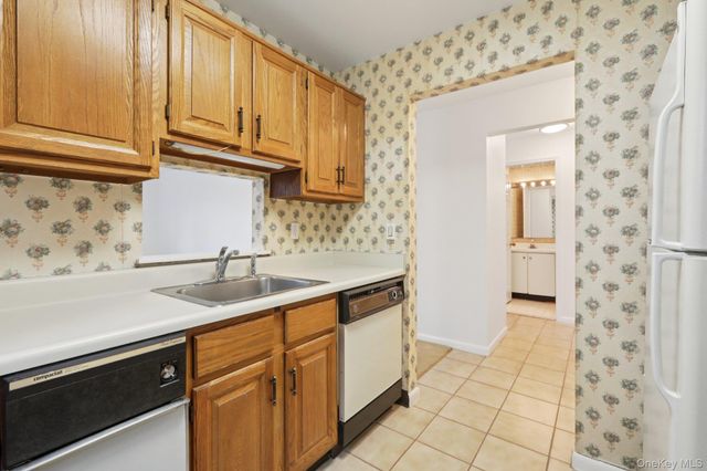 24 Carhart Avenue 210, White Plains, NY 10605