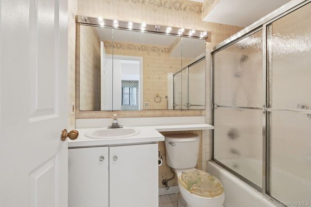 24 Carhart Avenue 210, White Plains, NY 10605